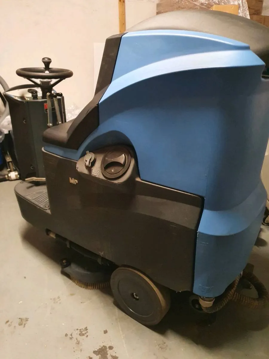 Ride on Scrubber dryer - Image 3