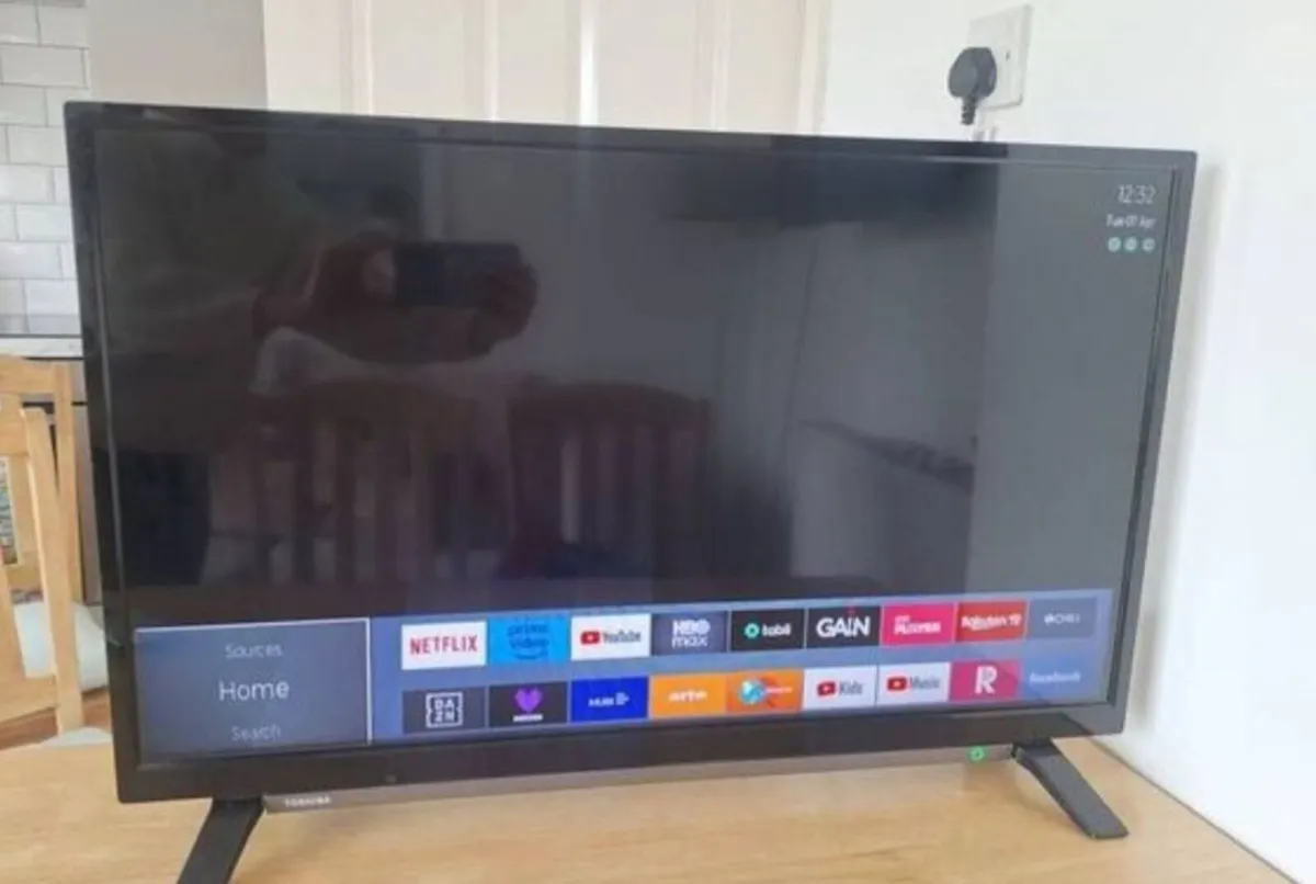 32" Toshiba TV - Image 2