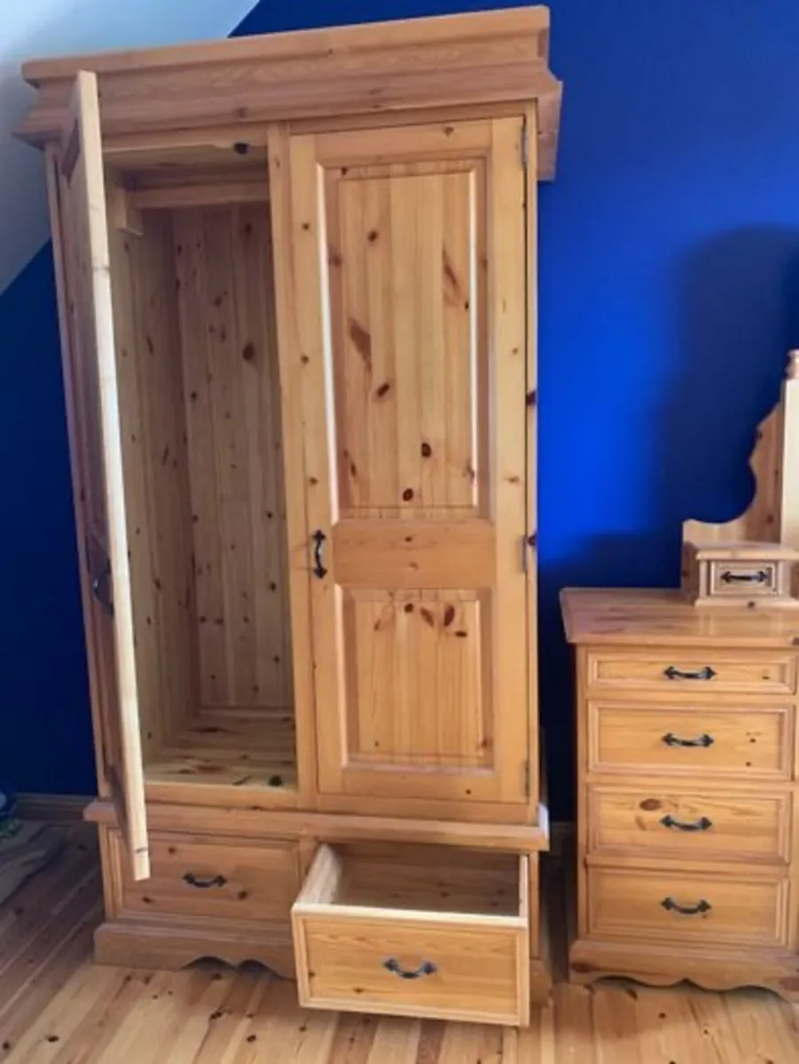 Solid wooden wardrobe - Image 2