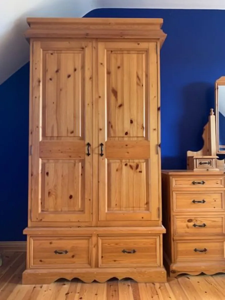 Solid wooden wardrobe - Image 3