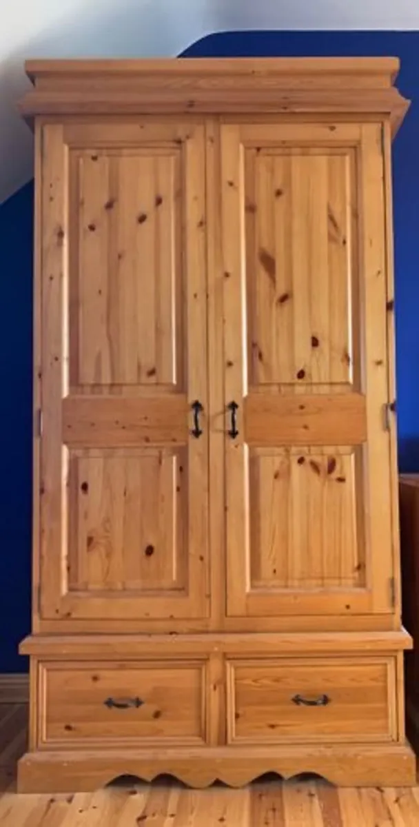 Solid wooden wardrobe - Image 1
