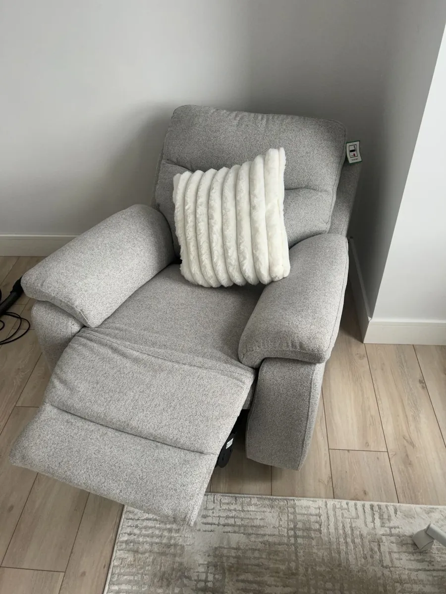 New Electric Recliner Armchair - Image 4