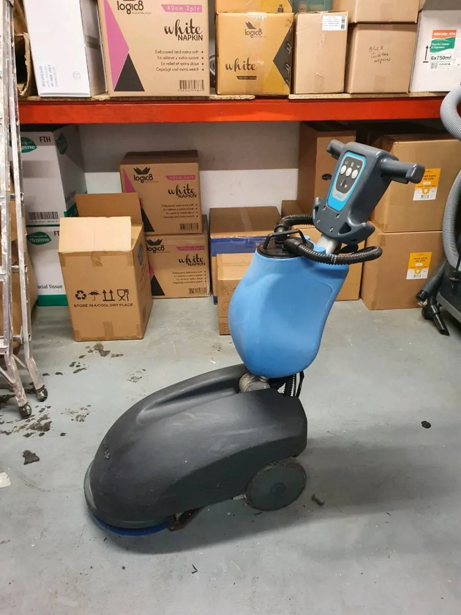 Genie B scrubber dryer - Image 1