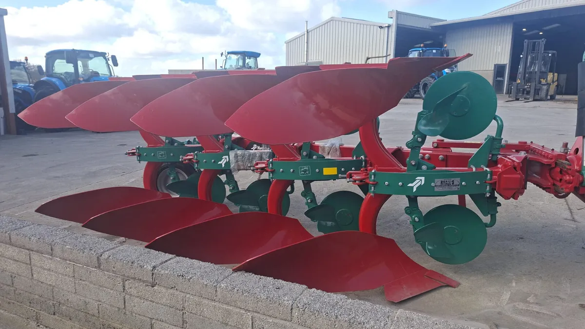 Kverneland 4 Furrow ED reversible plough - Image 3