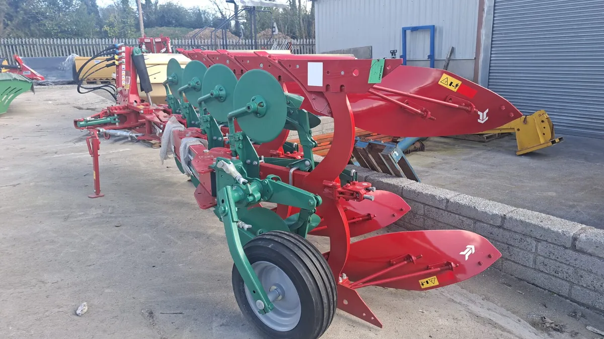 Kverneland 4 Furrow ED reversible plough - Image 2
