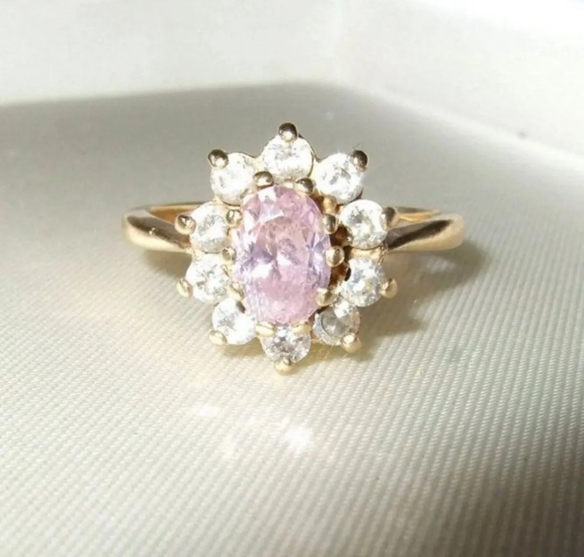 Vintage 9k Gold Hallmarked Pink/White Cluster - Image 3