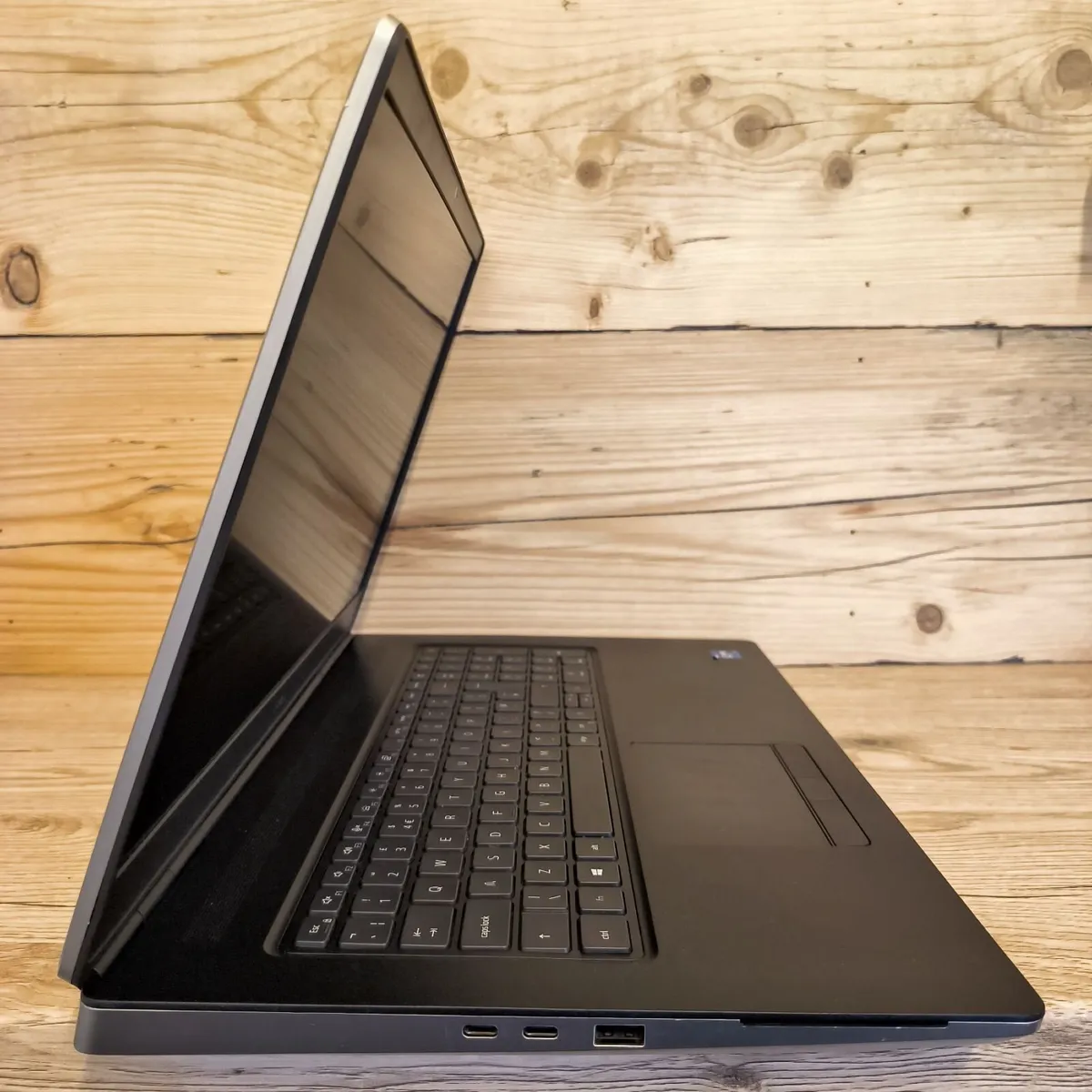 17.3" / I7-11850H / NVIDIA A3000 6Gb / 32GB RAM / - Image 2