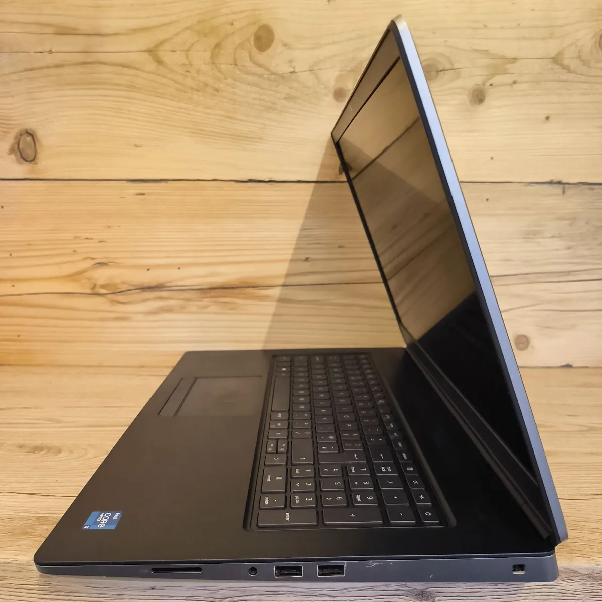 17.3" / I7-11850H / NVIDIA A3000 6Gb / 32GB RAM / - Image 3