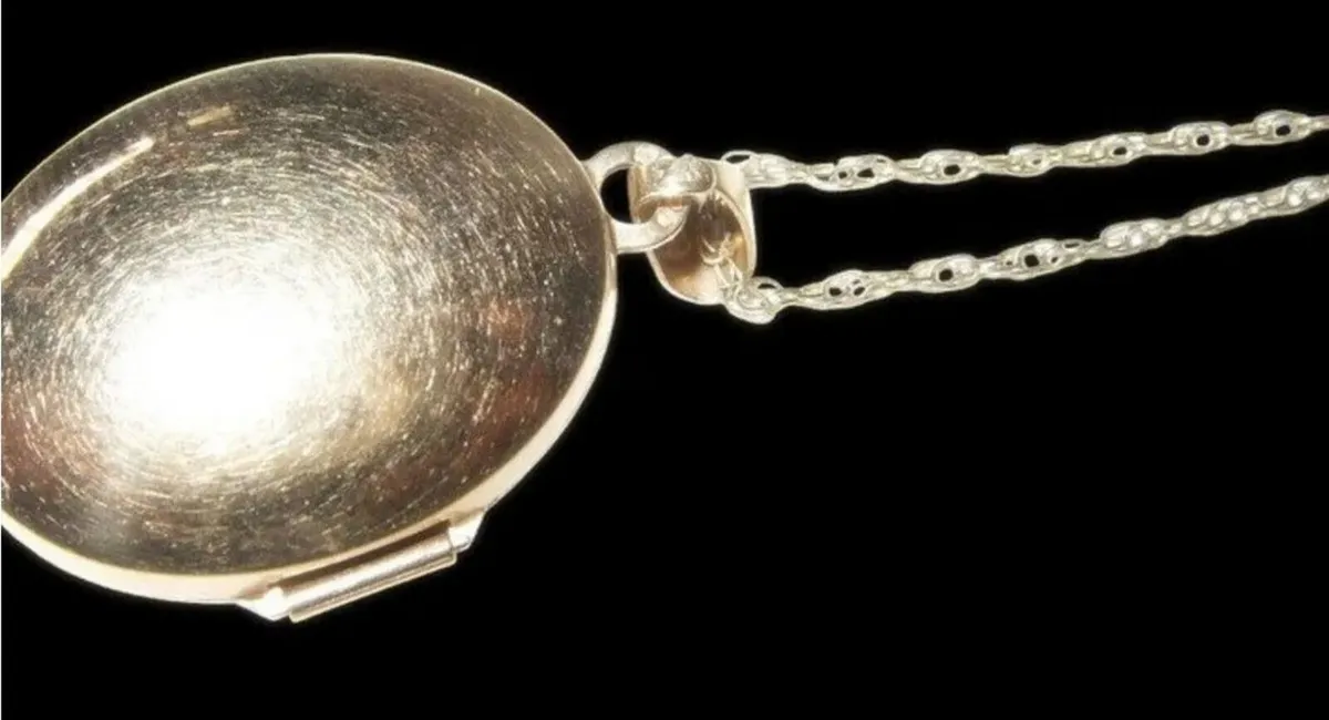 Vintage Hallmarked 9ct Gold Locket & Chain - Image 4