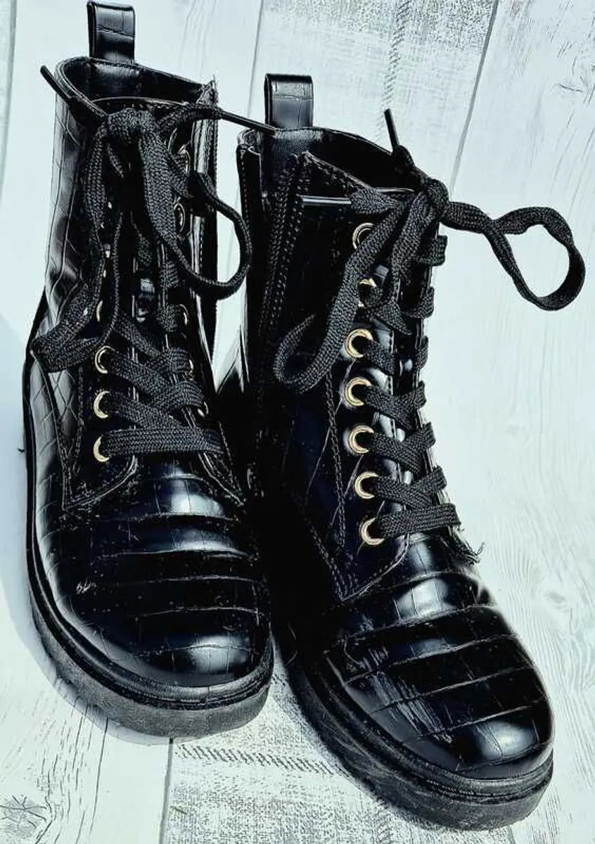 Black Boots - Image 2