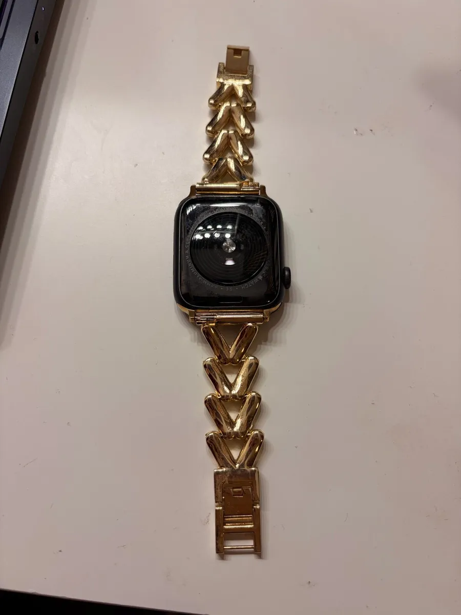 Apple Watch SE 44mm - Image 2