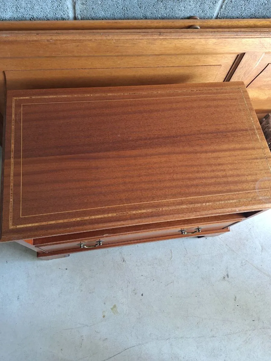 Tv cabinet - Image 1