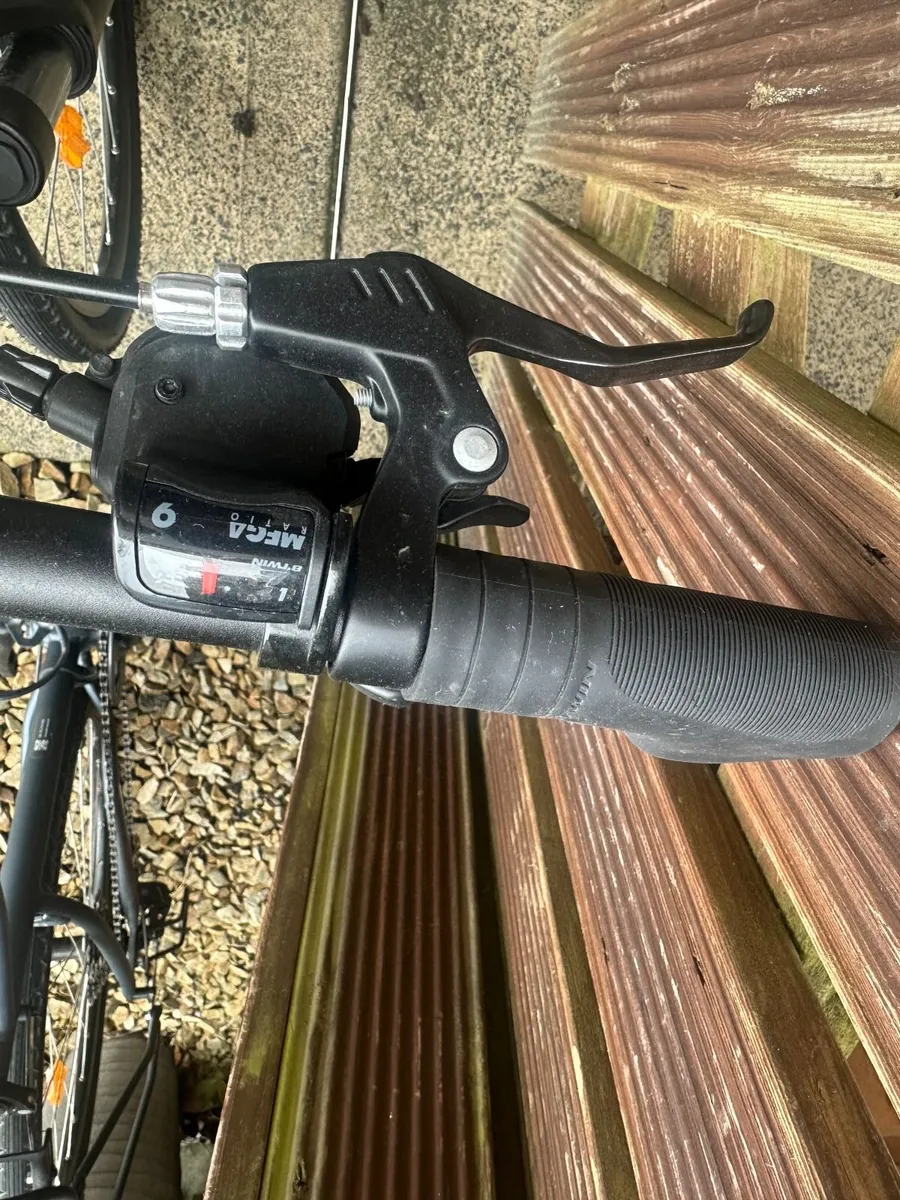 Like‑New Hybrid Trekking Bike (Size M) - Image 4