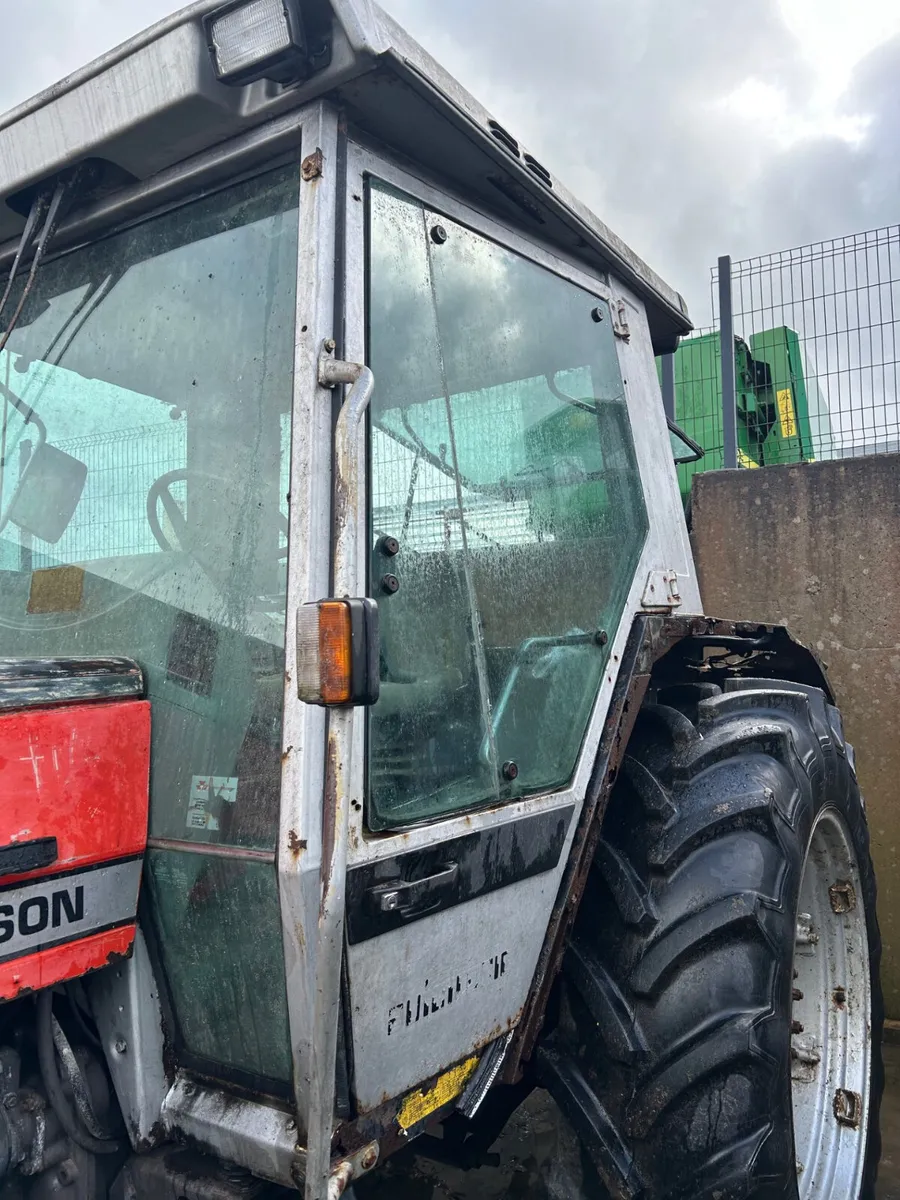Massey Ferguson 3000 Series Rear Window& Cab Parts - Image 1