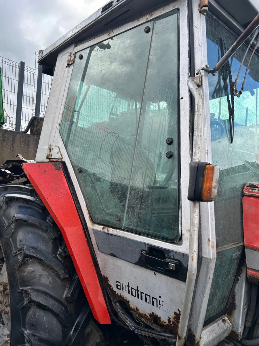 Massey Ferguson 3000 Series Rear Window& Cab Parts - Image 4