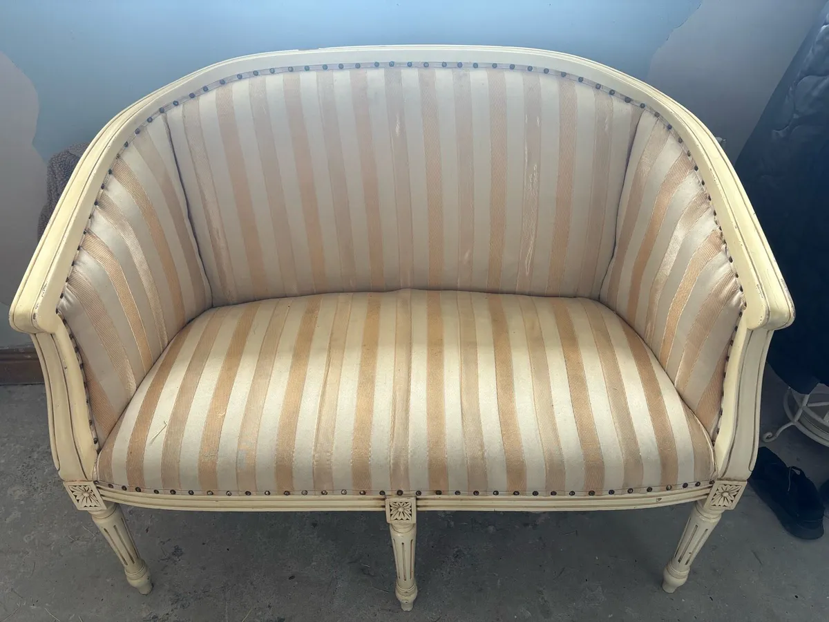 French style seat. - Image 1