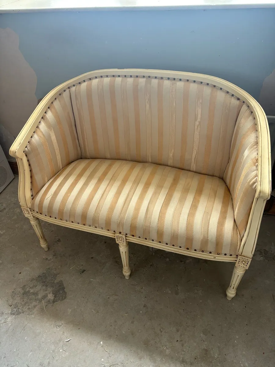 French style seat. - Image 2
