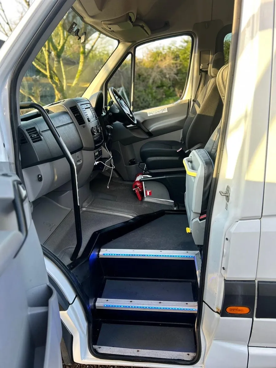 2017 sprinter minibus 14 seater plus driver - Image 4