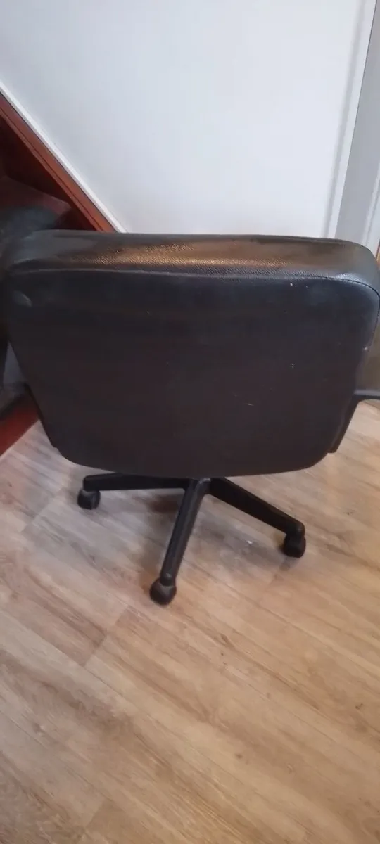 Office Swivel Chair - Image 2