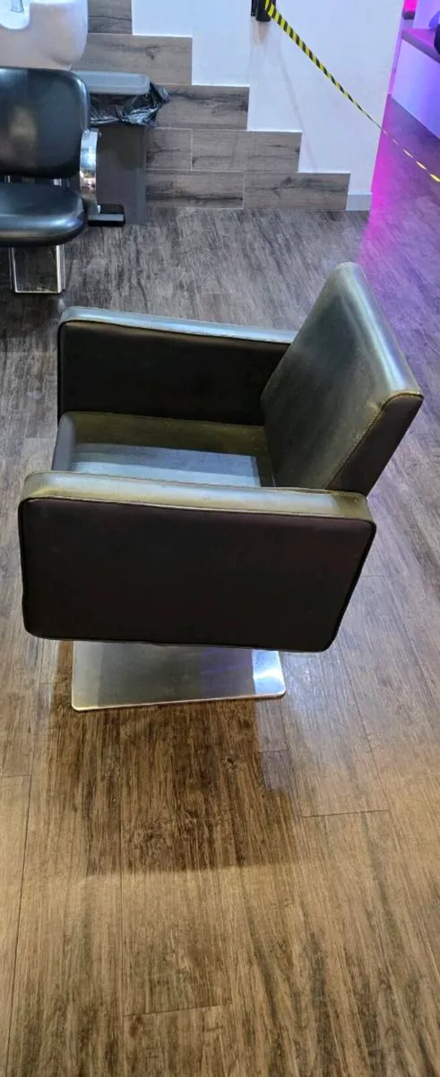 Hairdresser's chair - Image 1