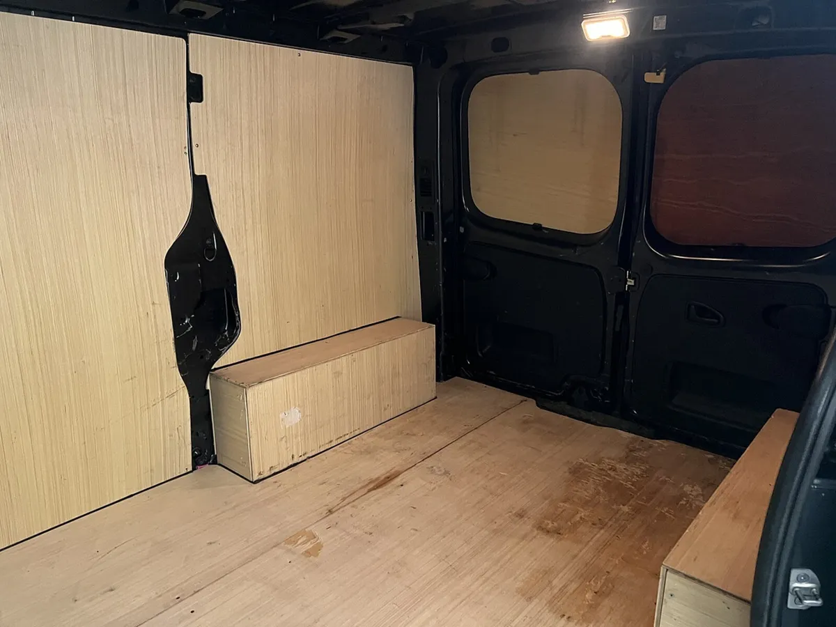 2023 Renault Trafic Panel Van - Image 3
