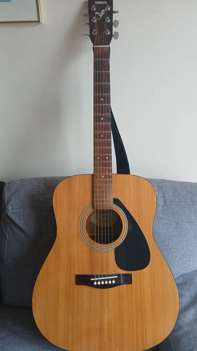 Yamaha guitar - Image 1