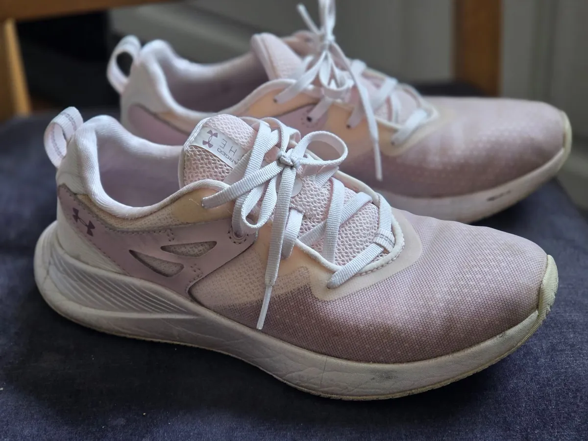 Running Shoes Undrer Armour UK5 - Image 1