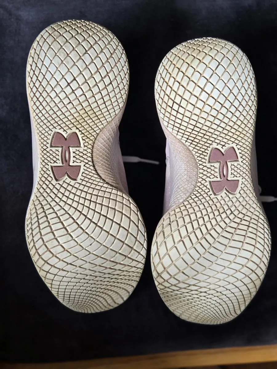 Running Shoes Undrer Armour UK5 - Image 4