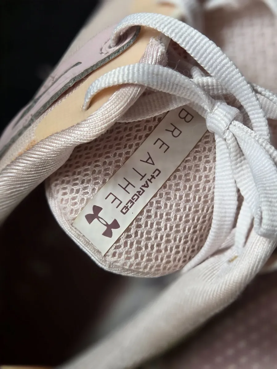 Running Shoes Undrer Armour UK5 - Image 3