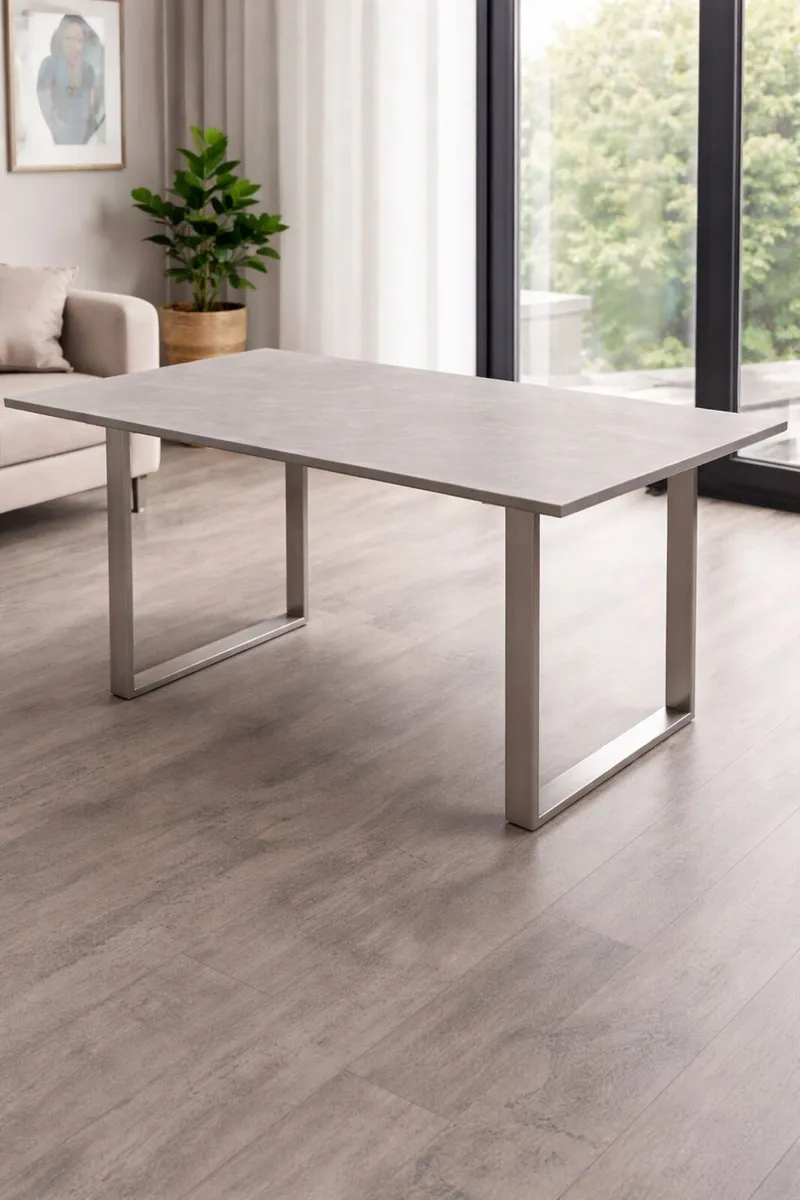 Dining table - Image 1