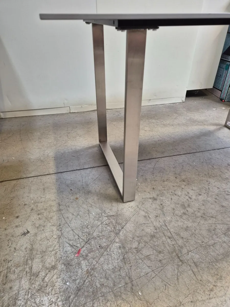 Dining table - Image 4