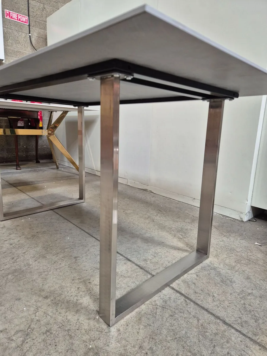 Dining table - Image 3