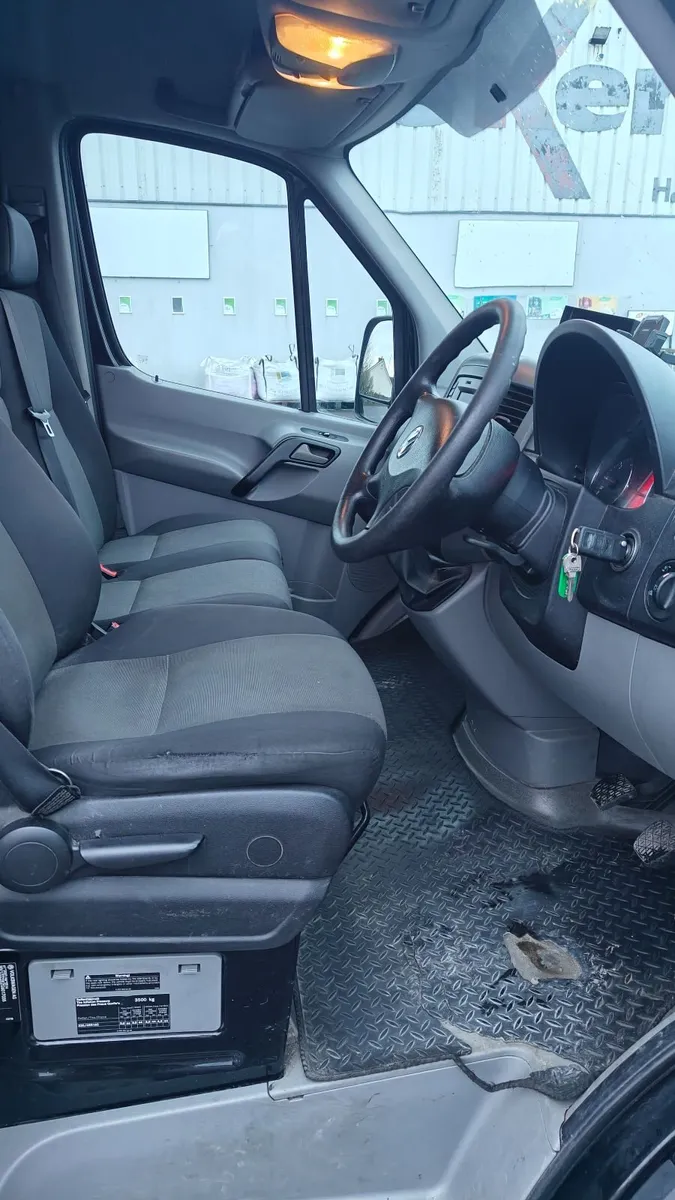 Volkswagen Crafter Tail Lift Van 2016 - Image 3