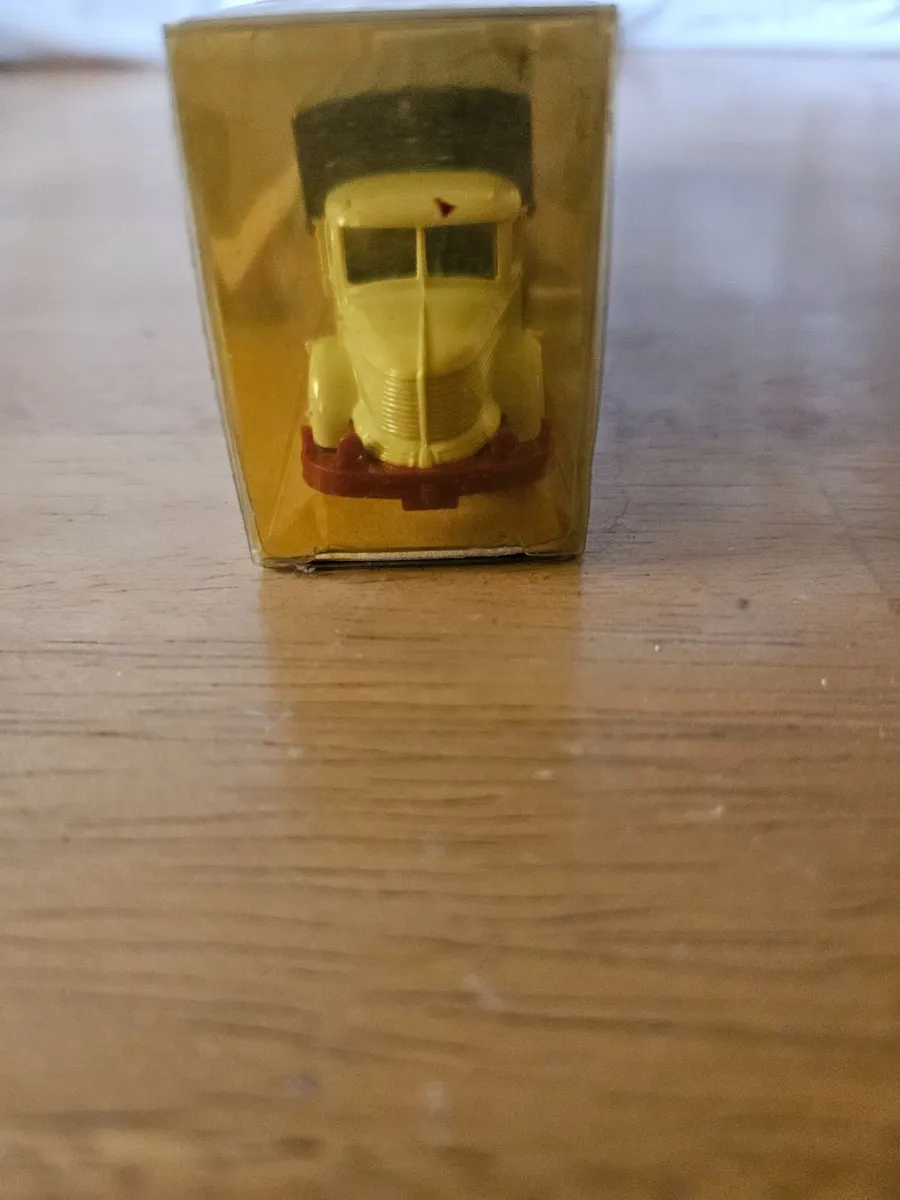 Hornby Wiking 1.87 scale Mercedes Truck - Image 4