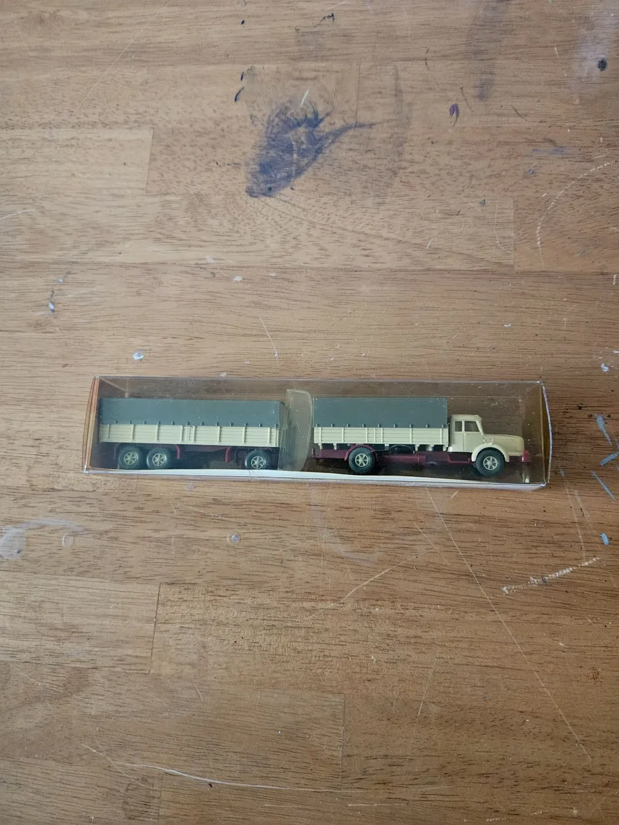 Hornby Wiking 1.87 scale Mercedes Truck - Image 1