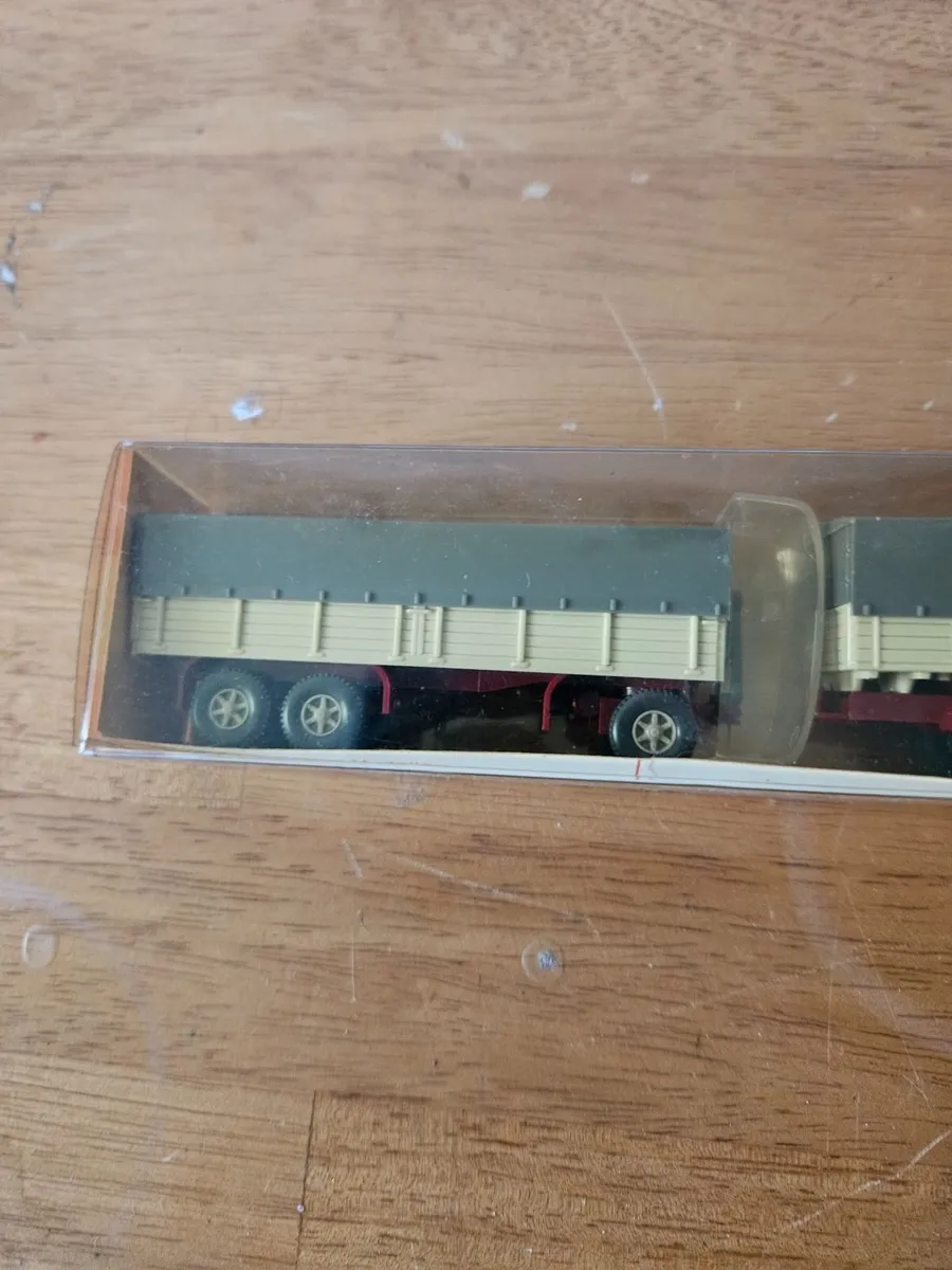 Hornby Wiking 1.87 scale Mercedes Truck - Image 3