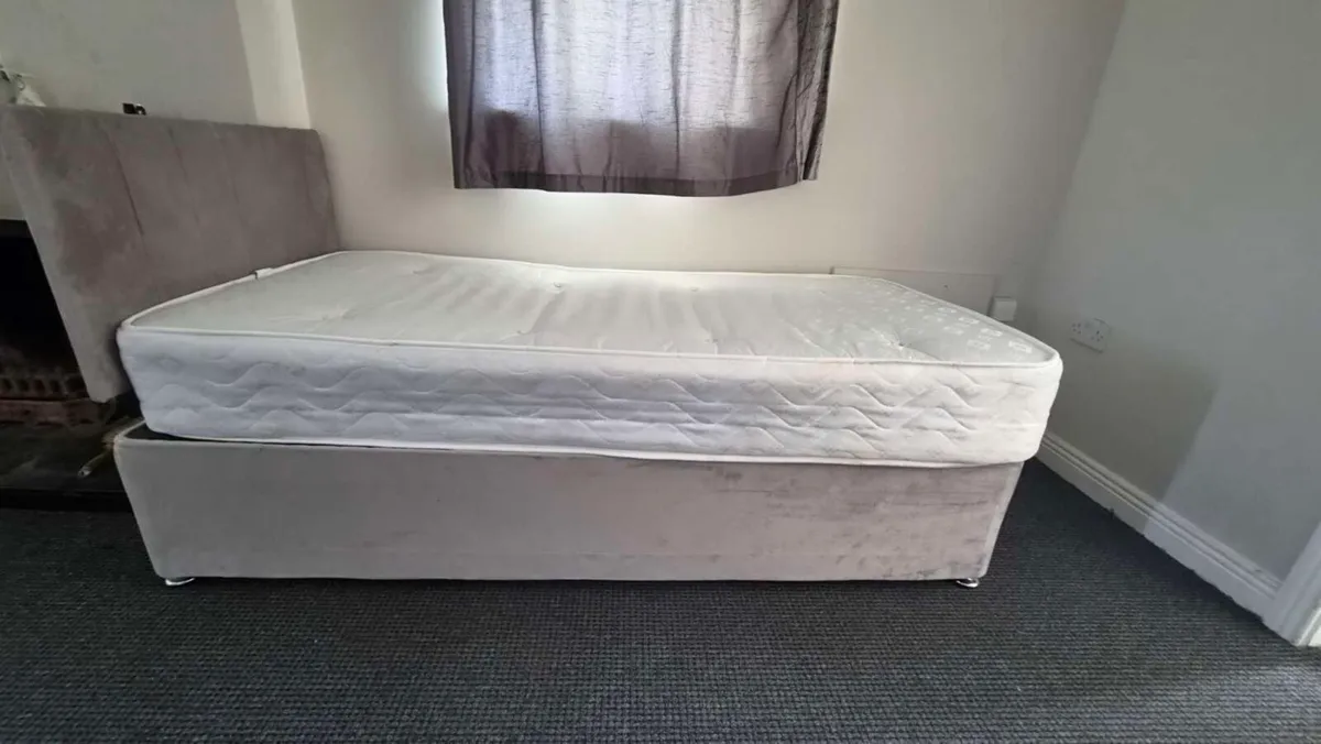 Single bed - Image 2