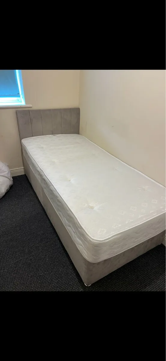 Single bed - Image 1