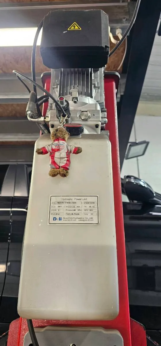 2 post lift - Image 4