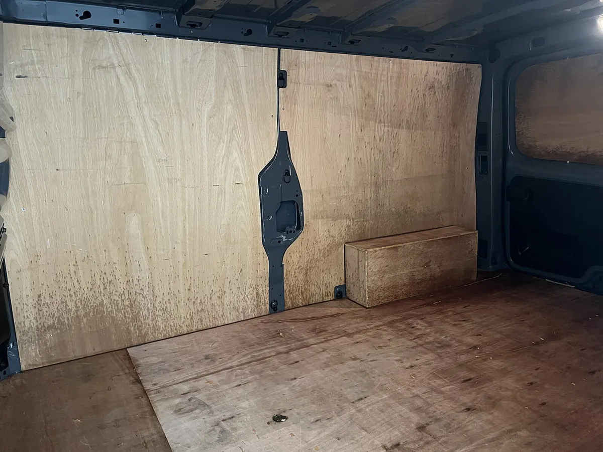2024 Renault Trafic Panel Van - Image 3