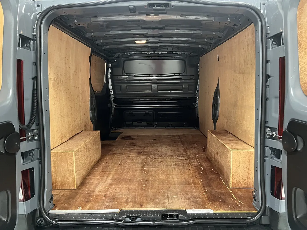 2024 Renault Trafic Panel Van - Image 2