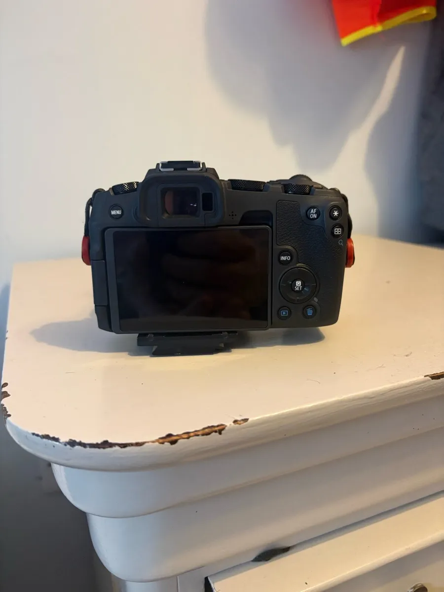 Canon eos rp with 24/105 f4-7.1 - Image 4