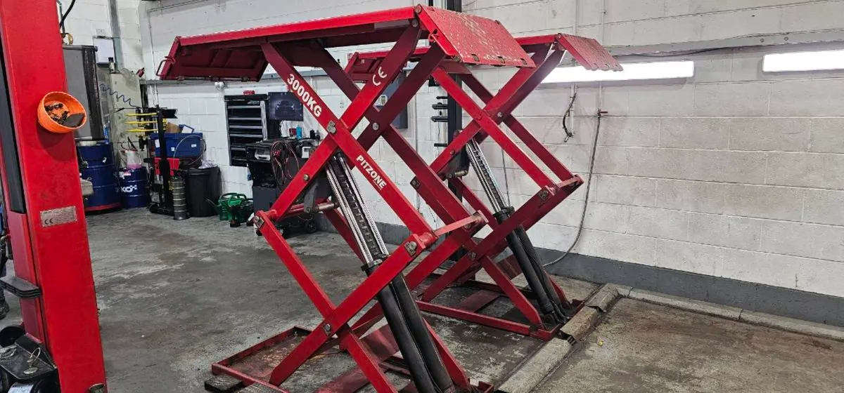 Sissor lift 3 t full rise - Image 1