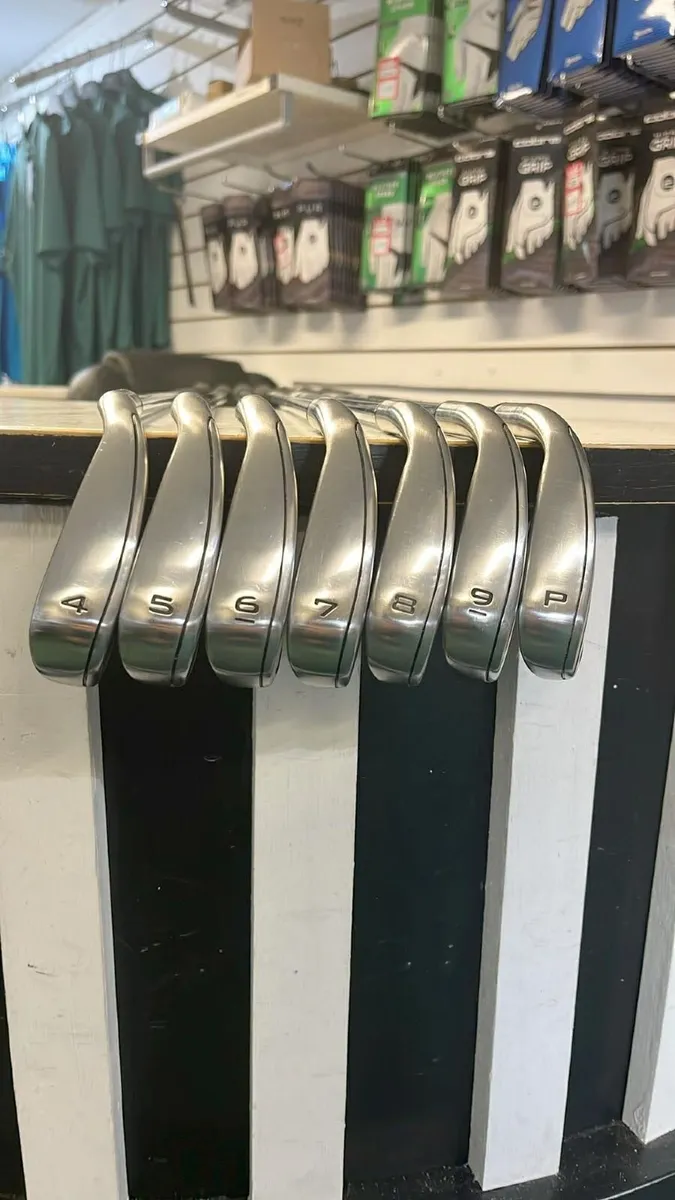 AS NEW Callaway Rogue ST Max 4-PW STIFF Now €499 - Image 4