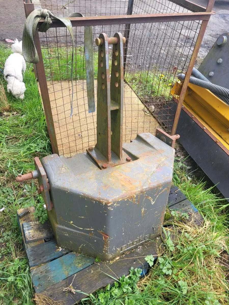 Fendt tractor weight - Image 1