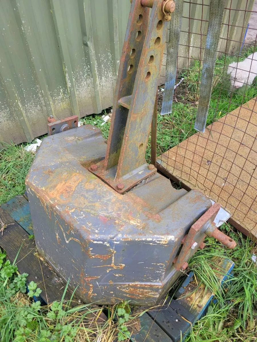 Fendt tractor weight - Image 2