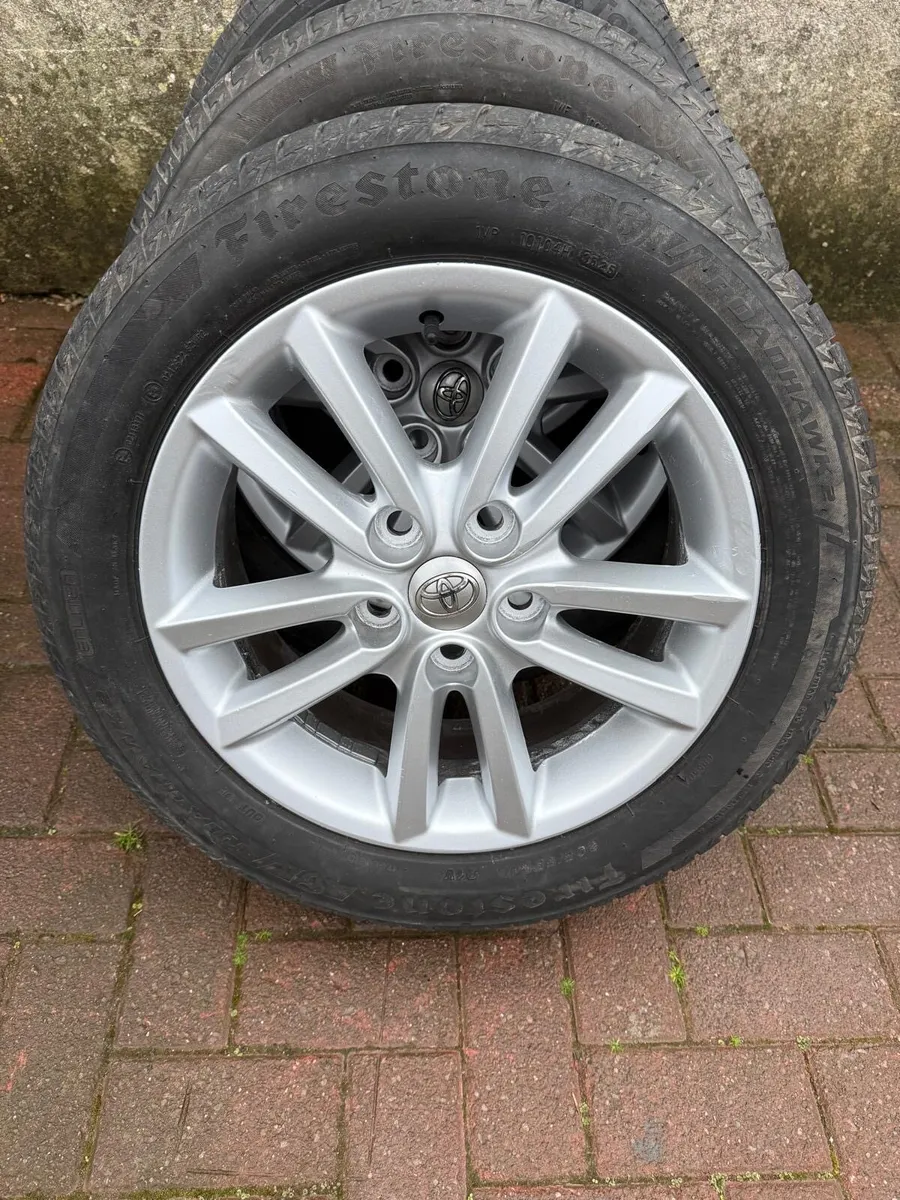Toyota Auris Alloy Wheels & Tyres 205/55R16 - Image 1