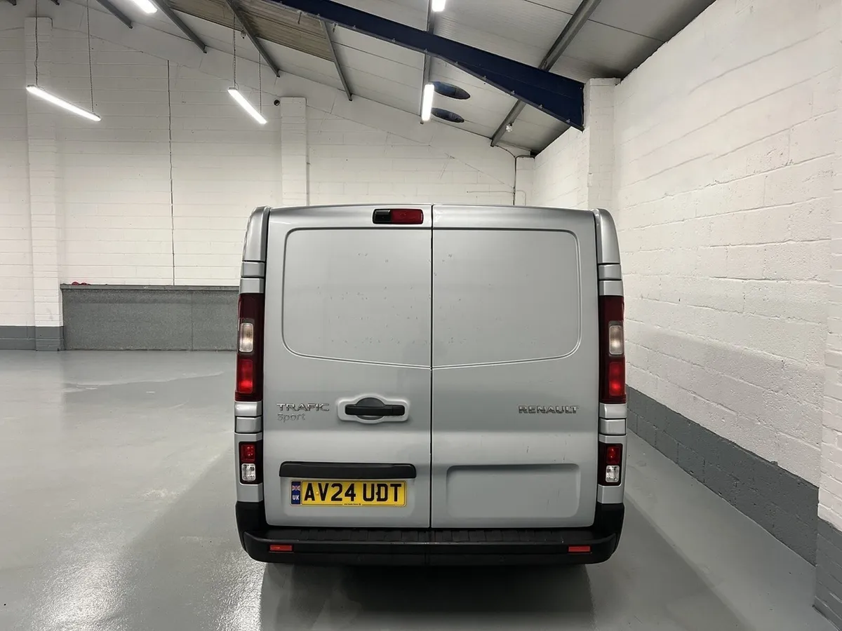 2024 Renault Trafic Panel Van - Image 4