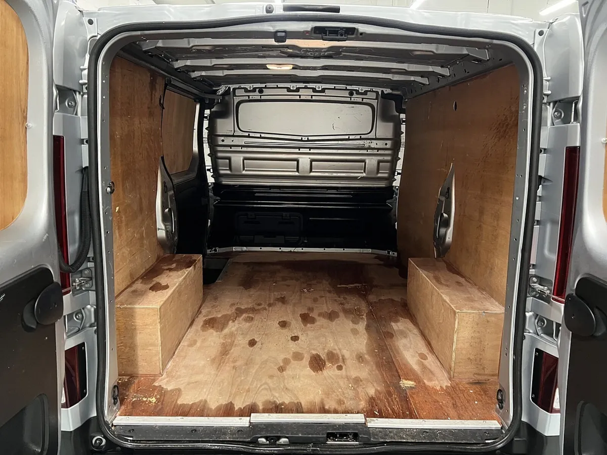 2024 Renault Trafic Panel Van - Image 2