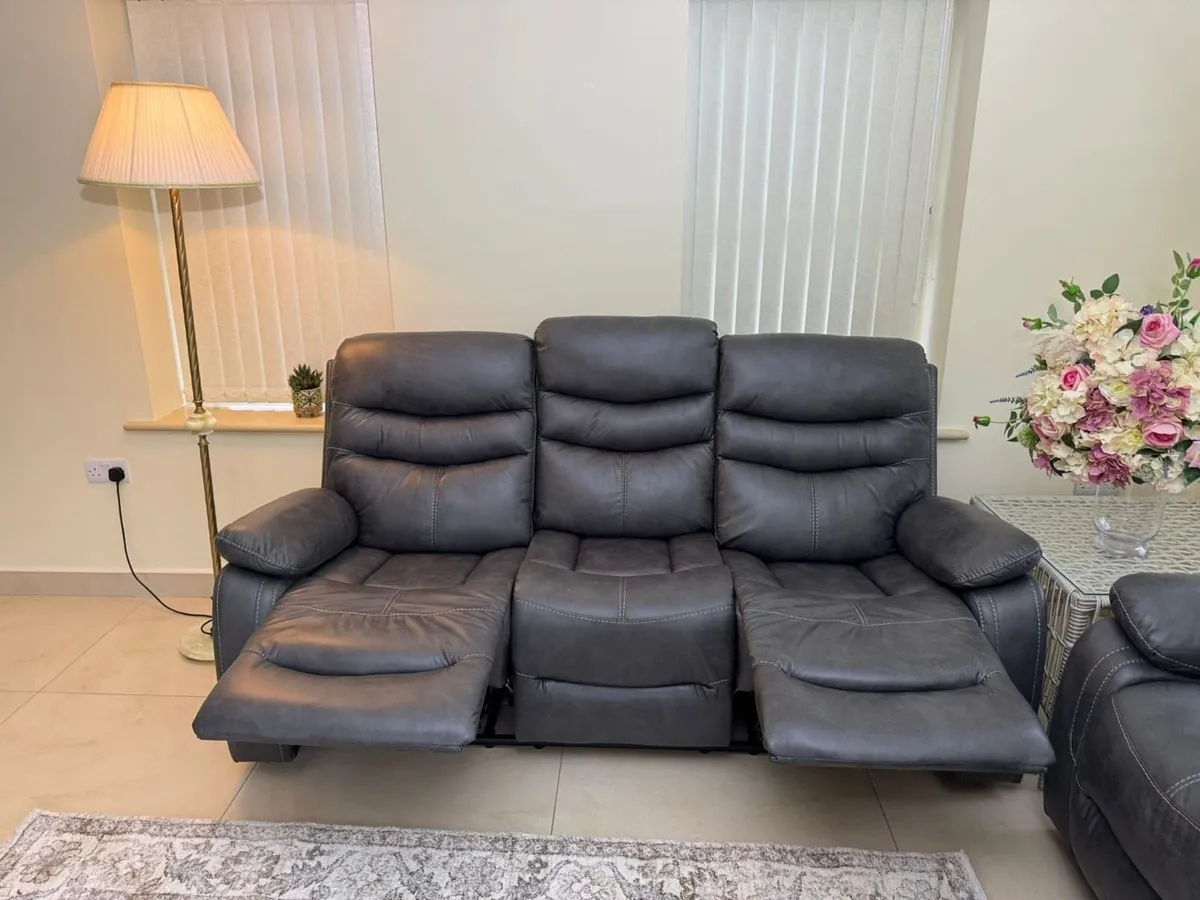 Recliner sofa - Image 3